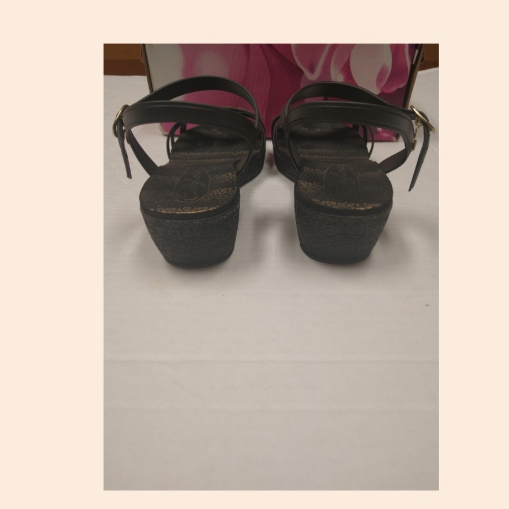 Sandals - Picture 2 of 7